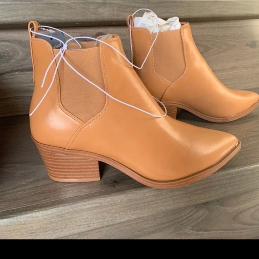 New with tags camel color ankle booties women’s size 8.5